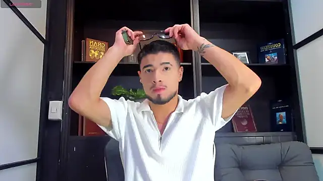 EdwardRoss  online show from November 3, 2025, 5:27 pm