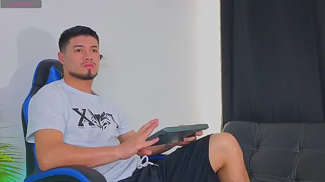 EdwardRoss  online show from October 22, 2025, 7:24 pm