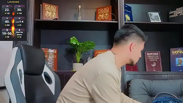 EdwardRoss  online show from October 3, 2025, 9:05 pm