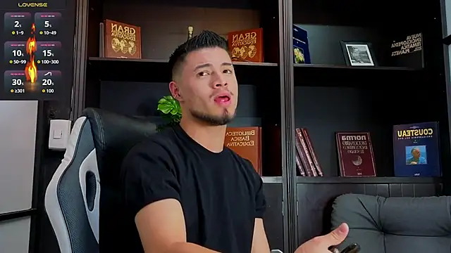 EdwardRoss  online show from September 30, 2025, 8:37 pm