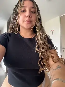 Cherryyquen online show from February 16, 2026, 7:01 pm