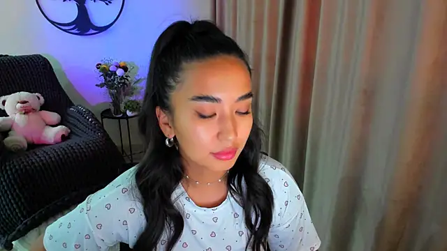 worldofkim online show from October 30, 2025, 11:52 am