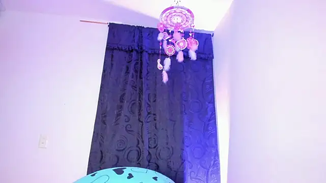 AmyStevenss online show from November 20, 2025, 4:02 am