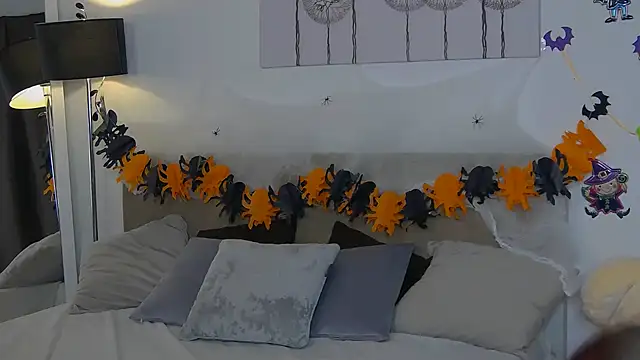 CassKiera online show from October 30, 2025, 6:01 am