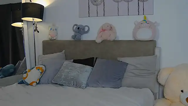 CassKiera online show from September 20, 2025, 5:12 am