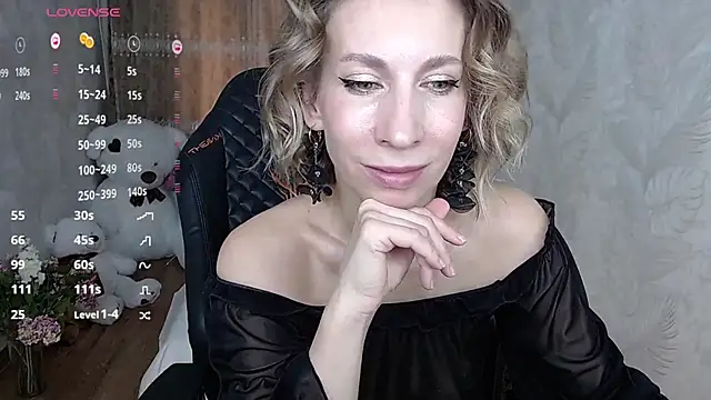 AdrianaSea online show from November 7, 2025, 9:25 am