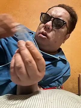 punk0805 online show from May 7, 2026, 11:57 am