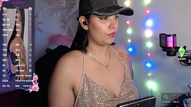 Snapshot of CarolinaRincon chatting on January 10, 2026, 11:11 pm CarolinaRincon online show from January 10, 2026, 11:11 pm