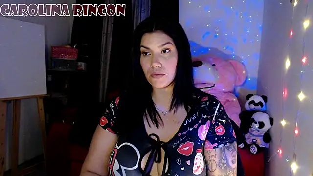 Snapshot of CarolinaRincon chatting on December 16, 2025, 11:53 pm CarolinaRincon online show from December 16, 2025, 11:53 pm