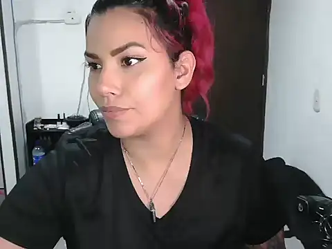 Snapshot of CarolinaRincon chatting on February 23, 2025, 1:46 am CarolinaRincon online show from February 23, 2025, 1:46 am