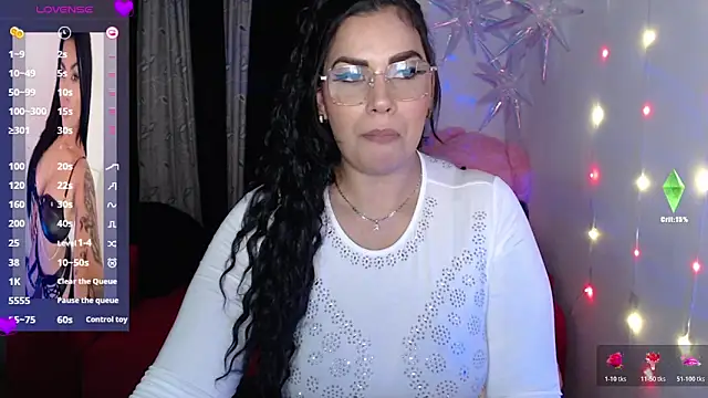 Snapshot of CarolinaRincon chatting on February 4, 2026, 11:55 pm CarolinaRincon online show from February 4, 2026, 11:55 pm