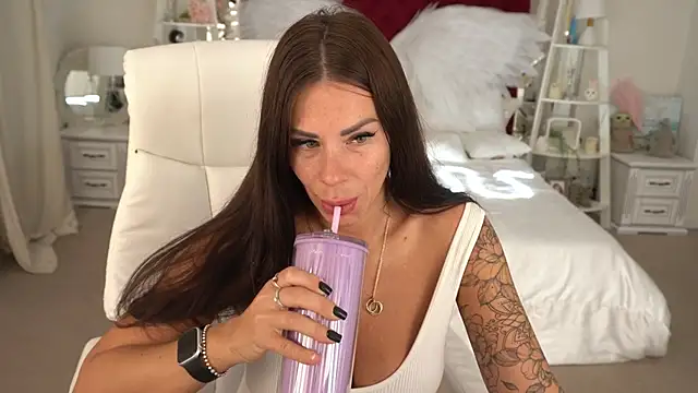 Snapshot of IsabellaFoxyy chatting on September 27, 2025, 5:24 am IsabellaFoxyy online show from September 27, 2025, 5:24 am