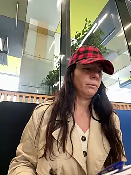 eveangelll online show from October 27, 2025, 7:42 am