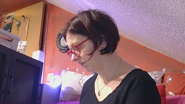 Snapshot of lanax chatting on December 15, 2025, 1:28 pm lanax online show from December 15, 2025, 1:28 pm