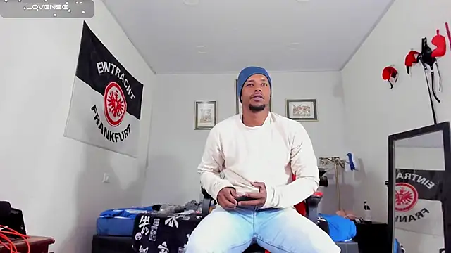 AlejoKhalifa  online show from November 25, 2025, 10:21 pm