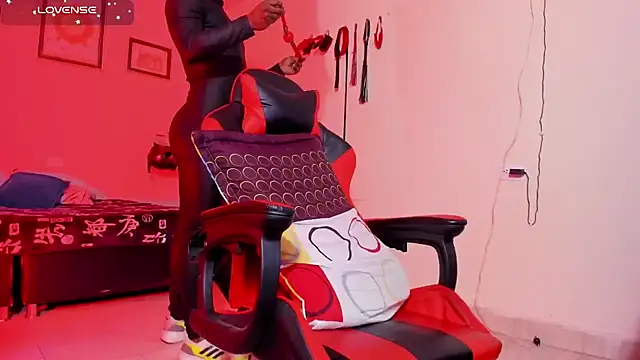 AlejoKhalifa  online show from October 15, 2025, 10:40 pm