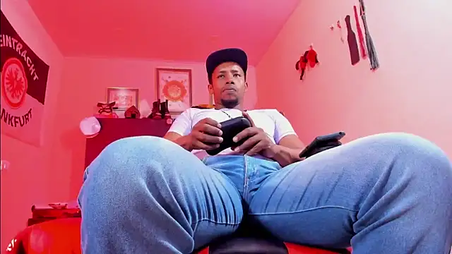 AlejoKhalifa  online show from February 3, 2026, 12:21 am