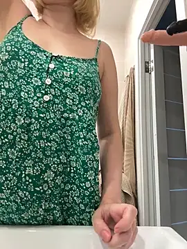 Yourdirtybitch online show from September 24, 2025, 7:48 am