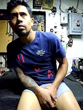 pene latinoriico online show from November 4, 2025, 3:32 am