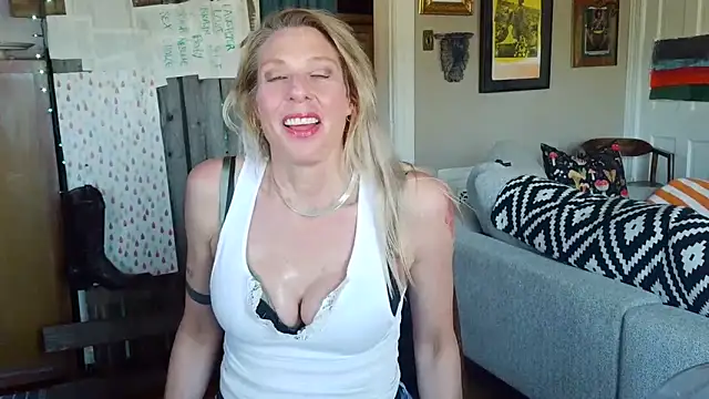 Glamazonx online show from April 5, 2026, 11:33 pm