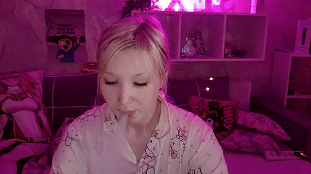 MeowkaKitty online show from April 7, 2026, 2:13 am