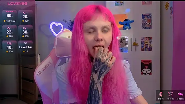 Britney Lynch online show from October 13, 2025, 3:02 pm