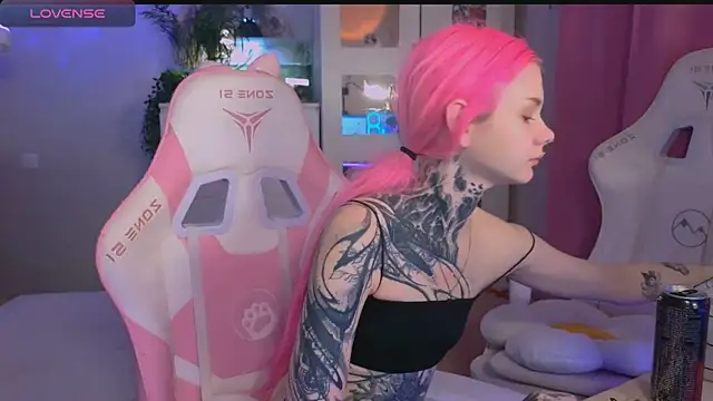 Britney Lynch online show from October 21, 2025, 4:12 am