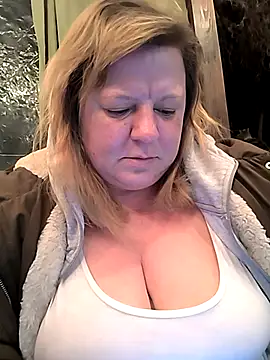 jusichka online show from October 23, 2025, 6:06 pm