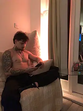 Snapshot of -ThomasJr- chatting on November 28, 2025, 7:14 pm -ThomasJr- online show from November 28, 2025, 7:14 pm