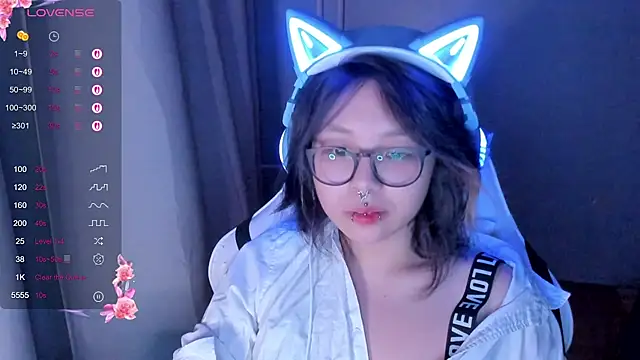 Snapshot of maydaykimmy chatting on February 8, 2026, 8:17 pm maydaykimmy online show from February 8, 2026, 8:17 pm