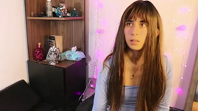 Snapshot of _lucy_white_ chatting on January 13, 2025, 2:39 am  lucy white  online show from January 13, 2025, 2:39 am