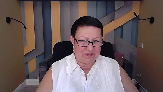 BarbaraTurners online show from October 10, 2025, 6:31 pm