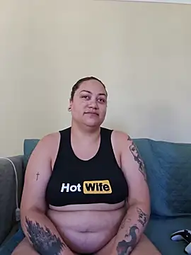 Snapshot of honeeyyy_pot chatting on June 7, 2026, 6:35 pm honeeyyy pot online show from June 7, 2026, 6:35 pm