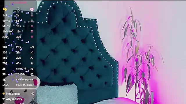 Emmaa Saenz  online show from February 25, 2025, 3:09 am