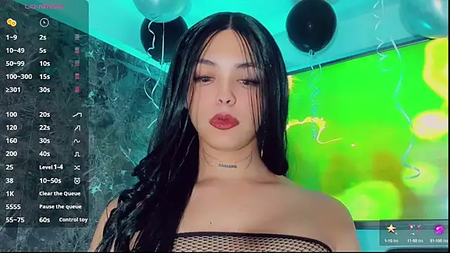 Emmaa Saenz  online show from September 16, 2025, 6:31 pm