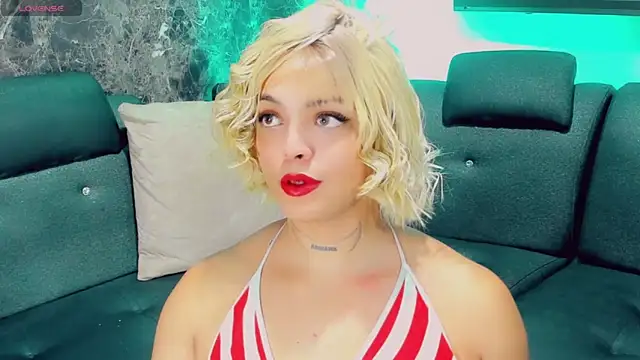 Emmaa Saenz  online show from April 22, 2026, 11:00 pm