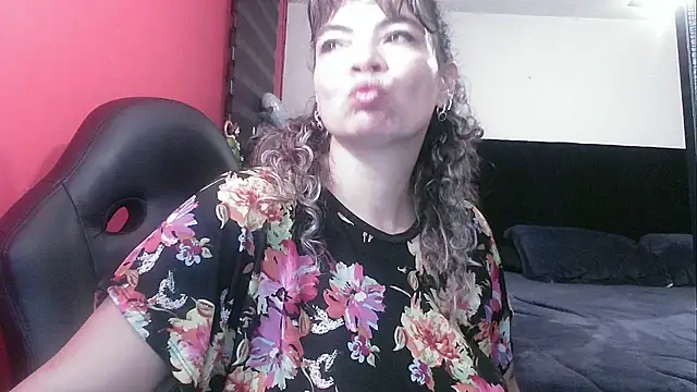 charlotedoll online show from October 15, 2025, 5:17 am