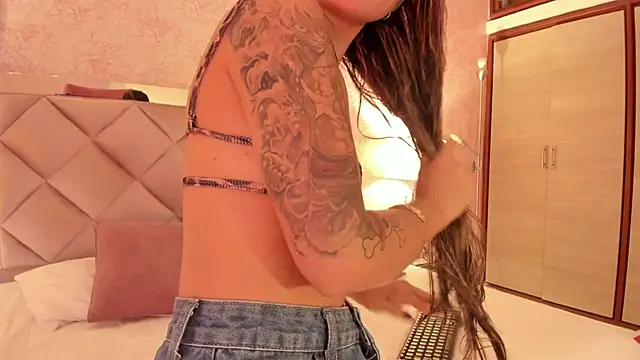 Arianavillada online show from November 21, 2025, 3:27 am