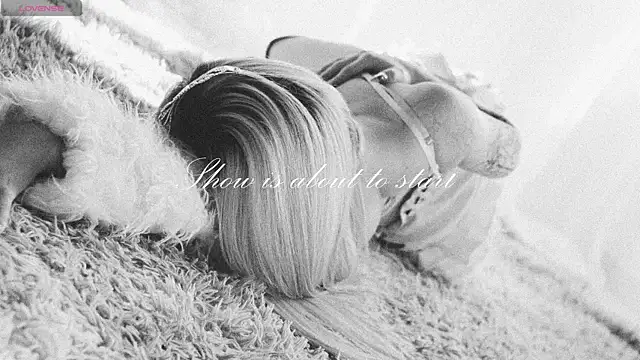 misschloe   online show from October 31, 2025, 7:32 pm