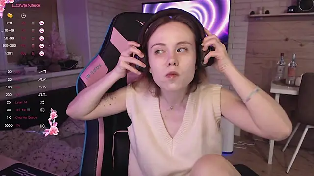 lucy mirror online show from December 21, 2025, 9:15 pm