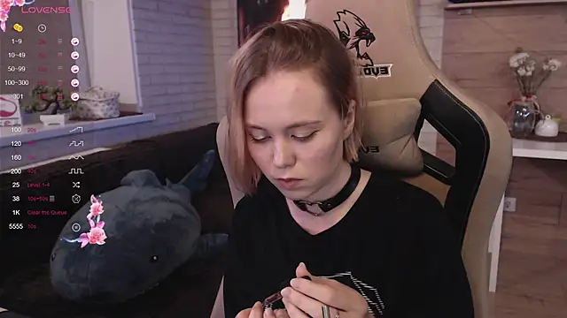 lucy mirror online show from September 9, 2025, 8:29 pm