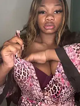 Snapshot of CharismaaBanx chatting on December 7, 2024, 8:27 am CharismaaBanx online show from December 7, 2024, 8:27 am