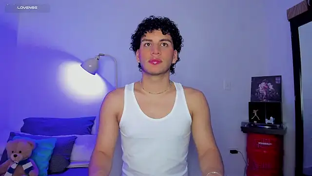 Snapshot of Curlblue chatting on October 15, 2025, 5:28 am Curlblue online show from October 15, 2025, 5:28 am