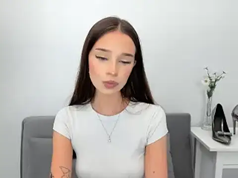 EmilyDarling online show from December 15, 2025, 9:09 pm