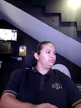 Mia oficial online show from April 26, 2026, 3:04 am