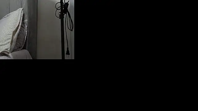 charlotte01   online show from April 17, 2026, 12:13 am