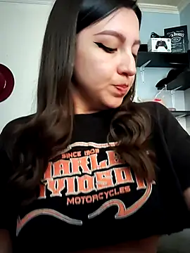 Snapshot of Paudelatorre chatting on February 15, 2025, 8:12 pm Paudelatorre online show from February 15, 2025, 8:12 pm