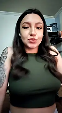 Snapshot of Paudelatorre chatting on February 25, 2025, 12:36 am Paudelatorre online show from February 25, 2025, 12:36 am