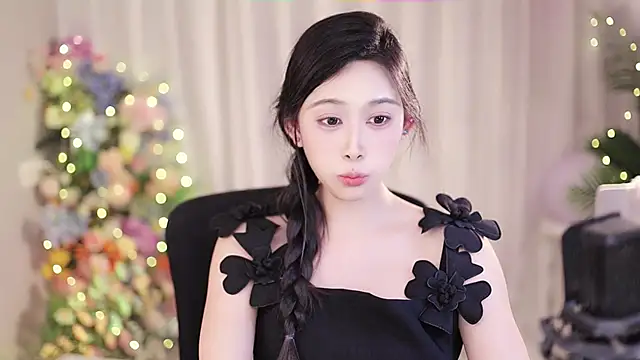 Snapshot of SleepArtist chatting on February 20, 2025, 4:47 pm SleepArtist online show from February 20, 2025, 4:47 pm