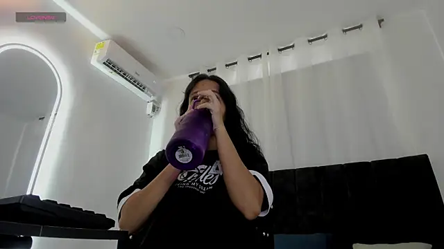 lexyfyre online show from April 16, 2026, 11:44 am